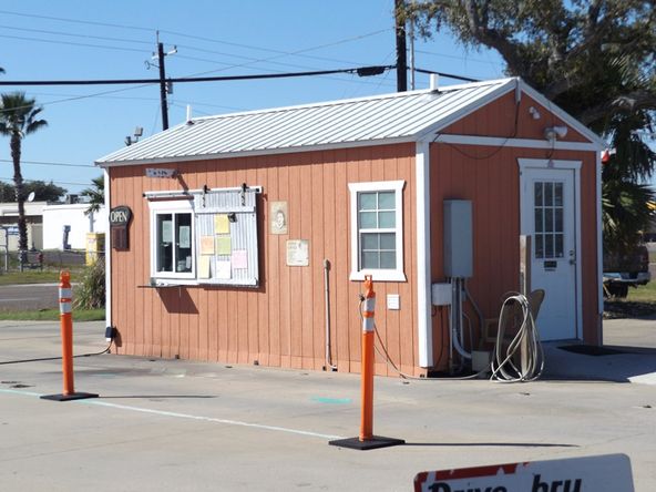 1820 W Wheeler Ave, Aransas Pass, TX 78336